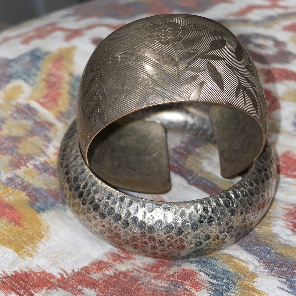 2 silver bangles - Picture 2 of 2
